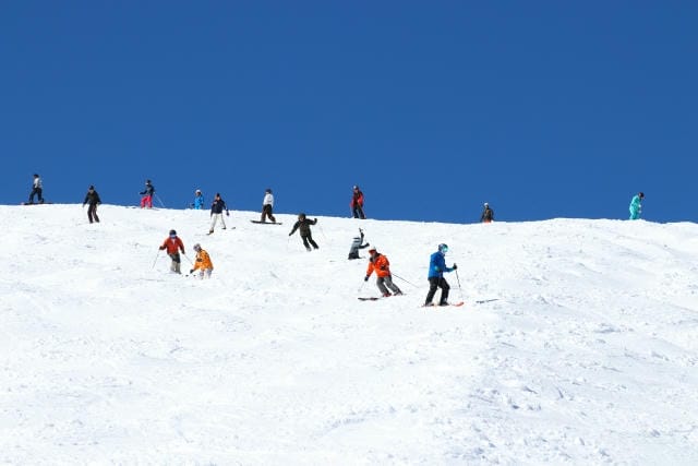 スキーを楽しむための準備と魅力